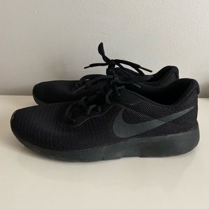 Black on black Nike Tanjun sneakers - 7.5 W/6.5 Y